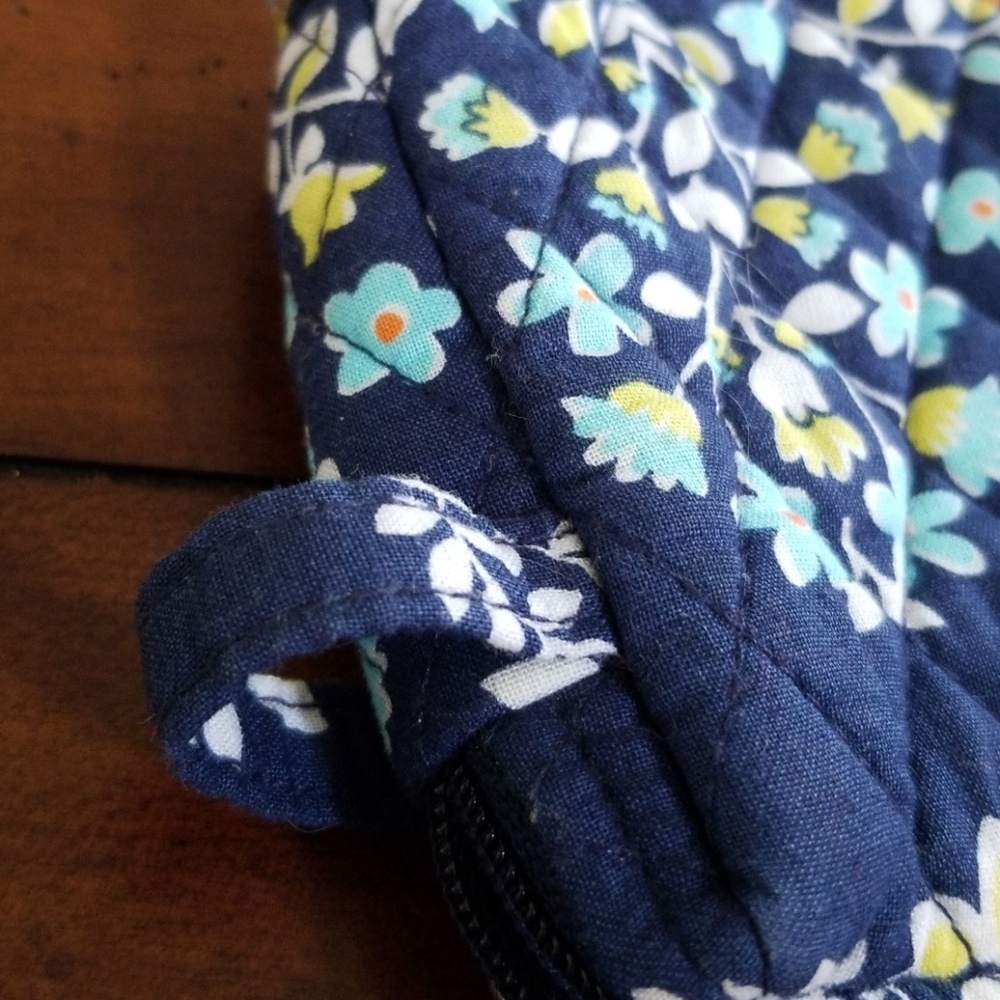 💙 VERA BRADLEY CASE - Picture 3 of 7